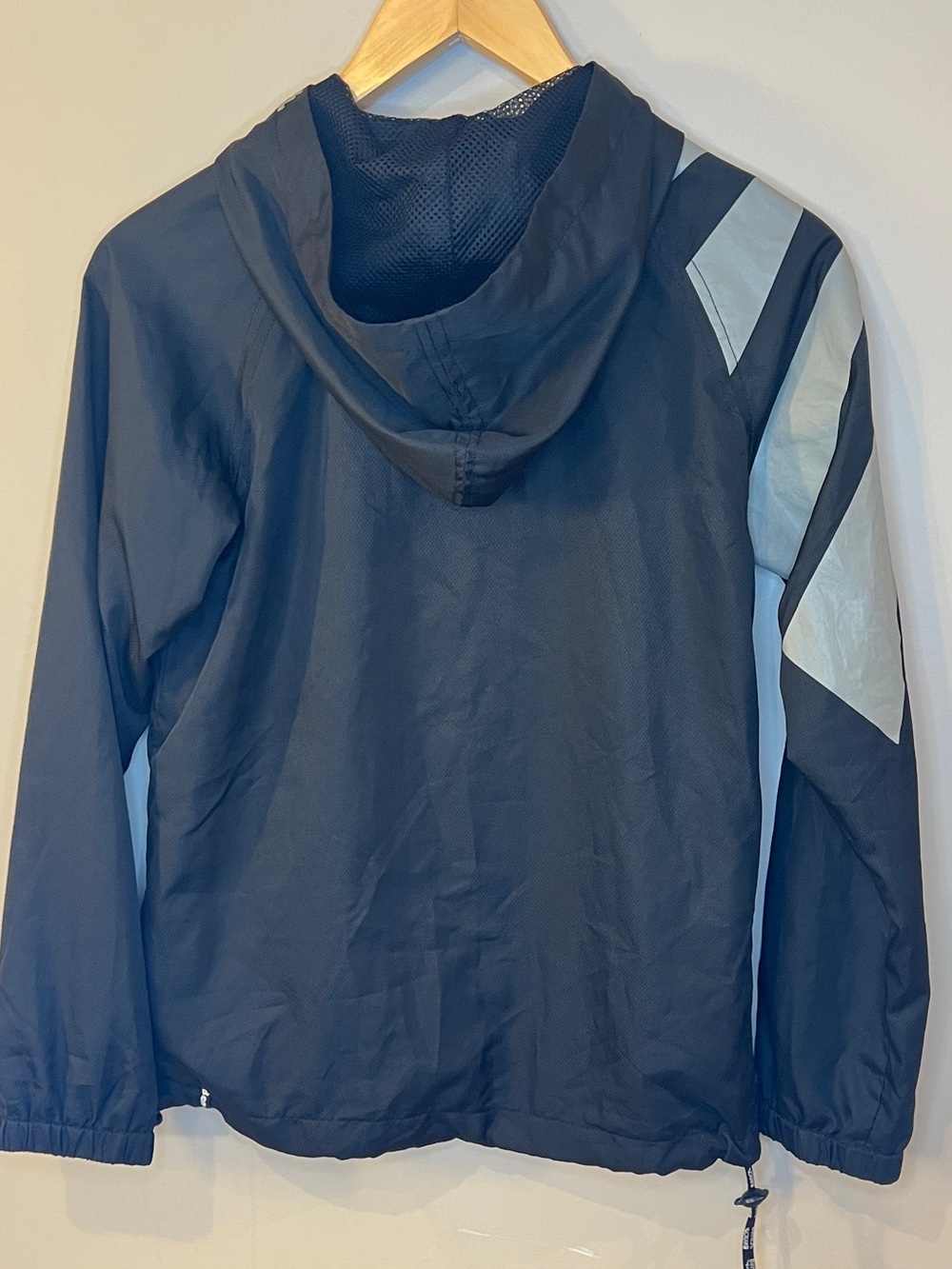 Bench Windbreaker Jacket Women’s Small Black Hooded Full Zip Lightweight - Picture 3 of 8